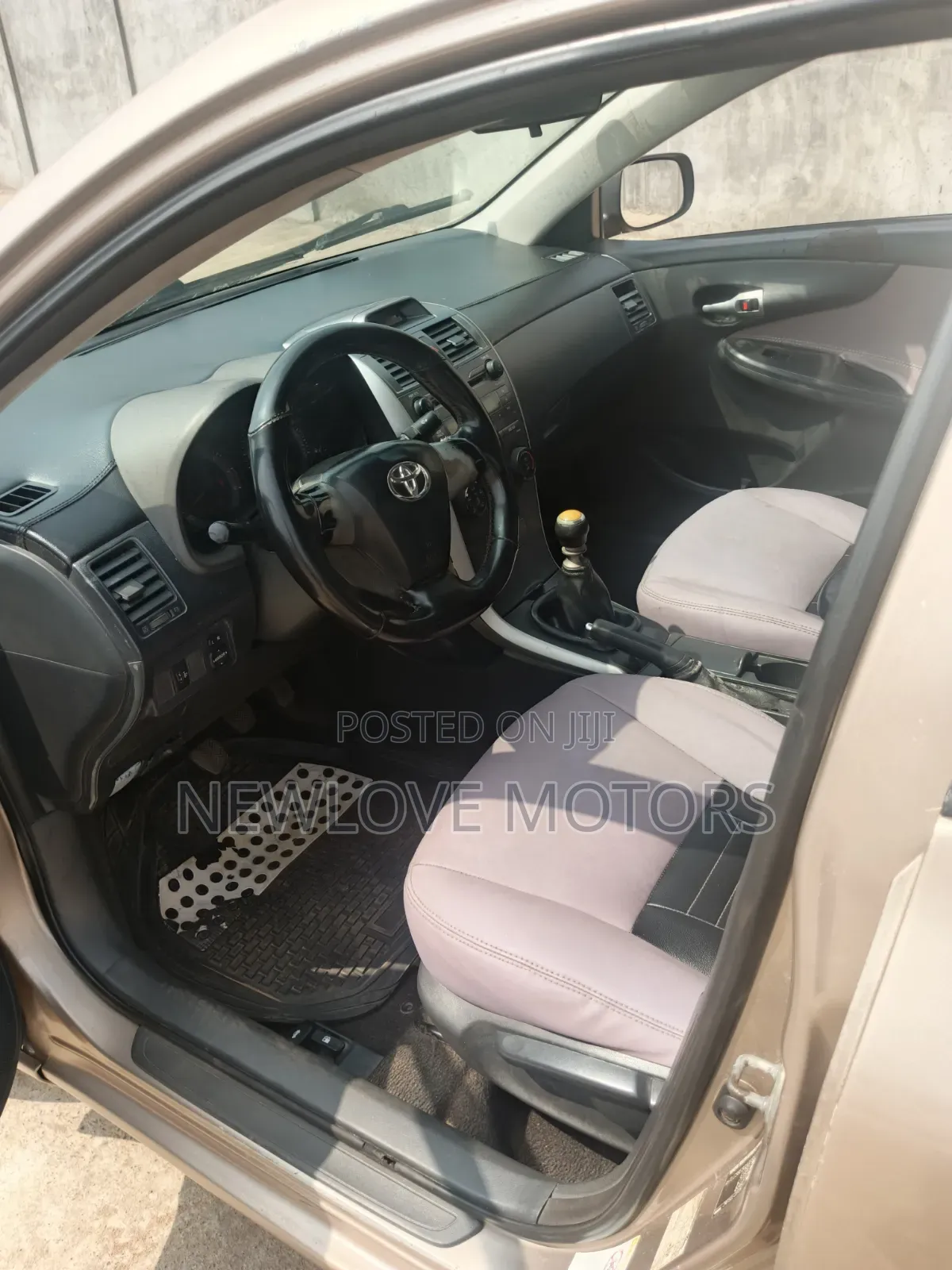 Toyota Corolla 2012 Brown