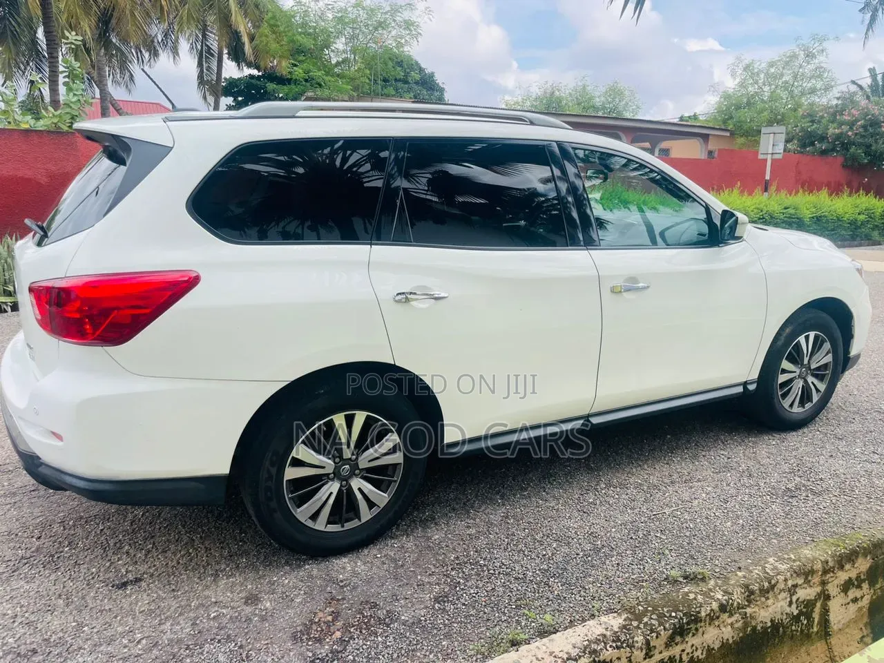 Nissan Pathfinder 2017 White