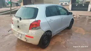 Toyota Vitz 2009 Silver