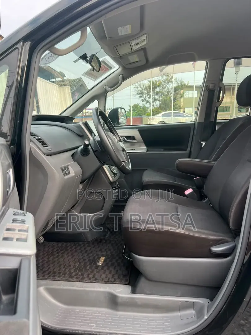 Toyota Voxy 2010 Black