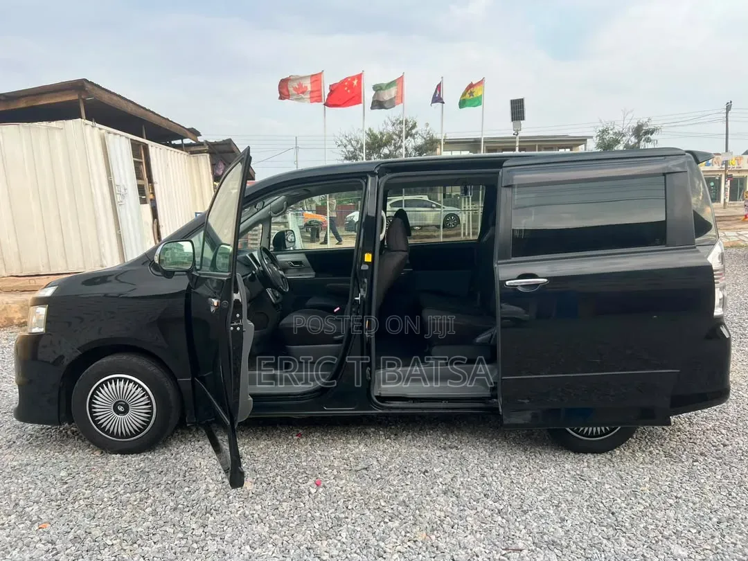 Toyota Voxy 2010 Black