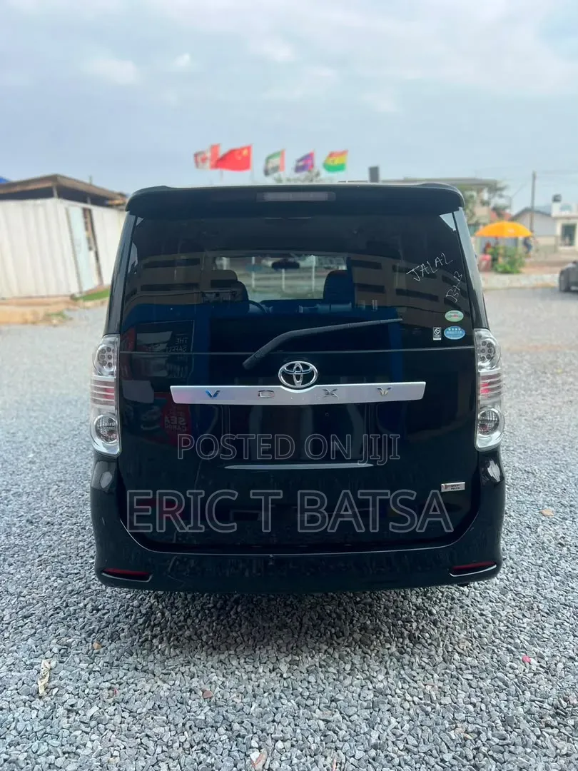 Toyota Voxy 2010 Black