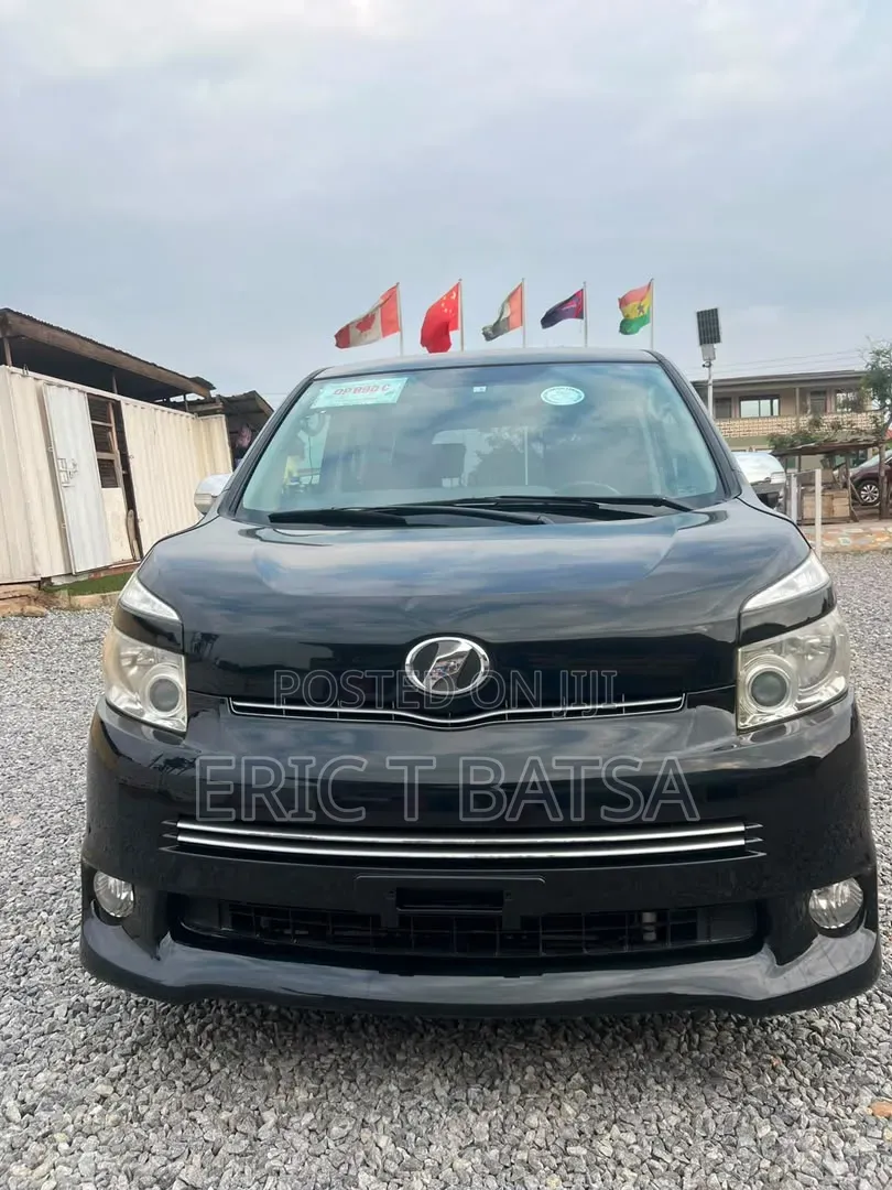 Toyota Voxy 2010 Black