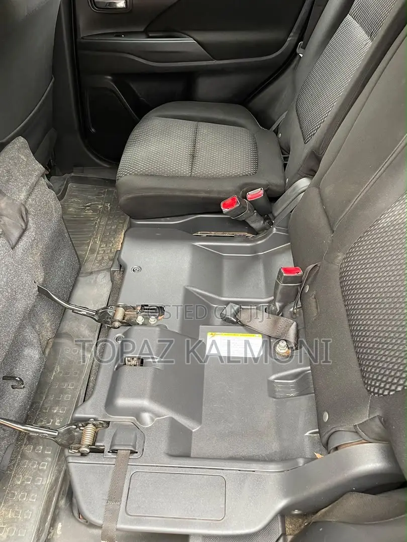 Mitsubishi Outlander 2016 Silver