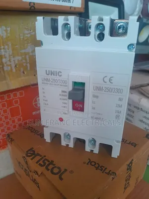 250a 3pole Moulded Case Circuit Breaker (Mccb)