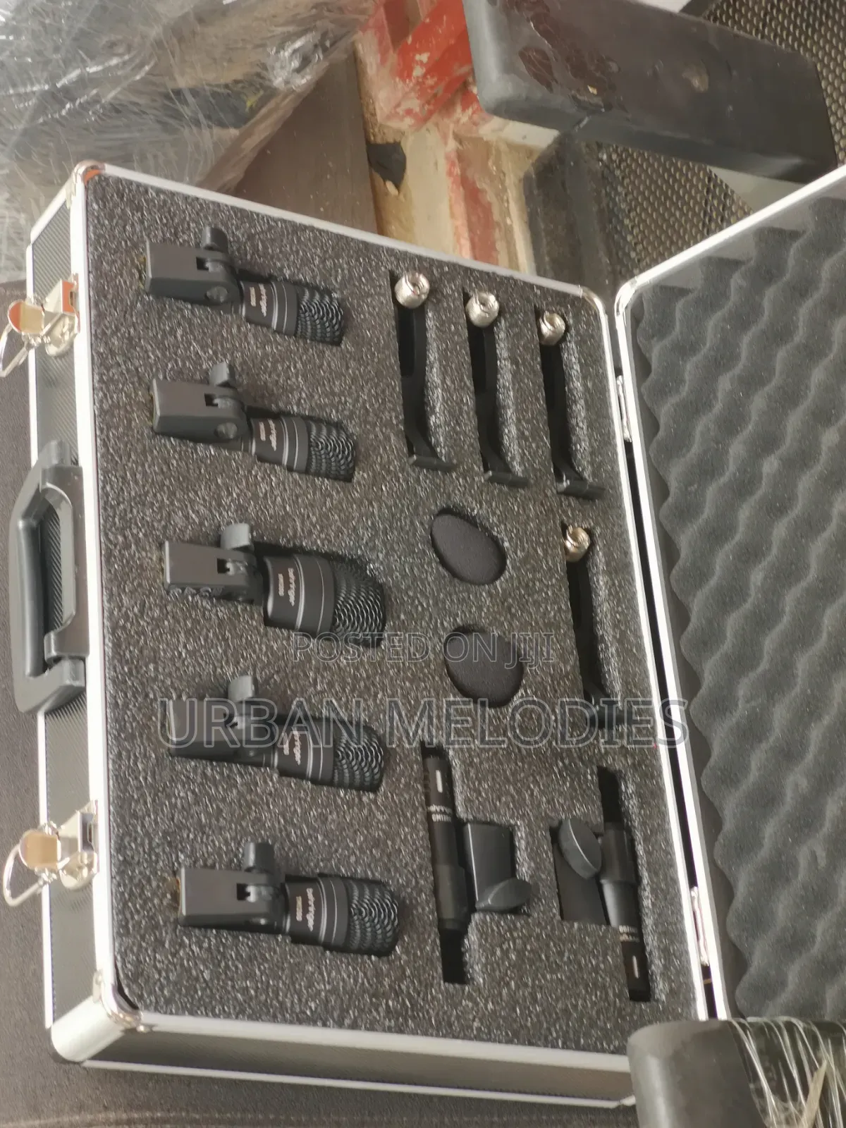 Behringer BC1200 Professional 7-Piece Drum Microphone Set.
