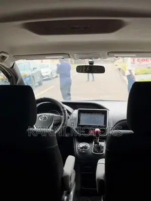 Toyota Voxy X 4WD 8-Seater 2015 Burgundy