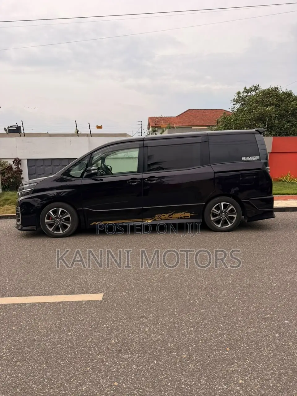 Toyota Voxy X 4WD 8-Seater 2015 Burgundy