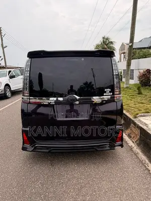 Toyota Voxy X 4WD 8-Seater 2015 Burgundy