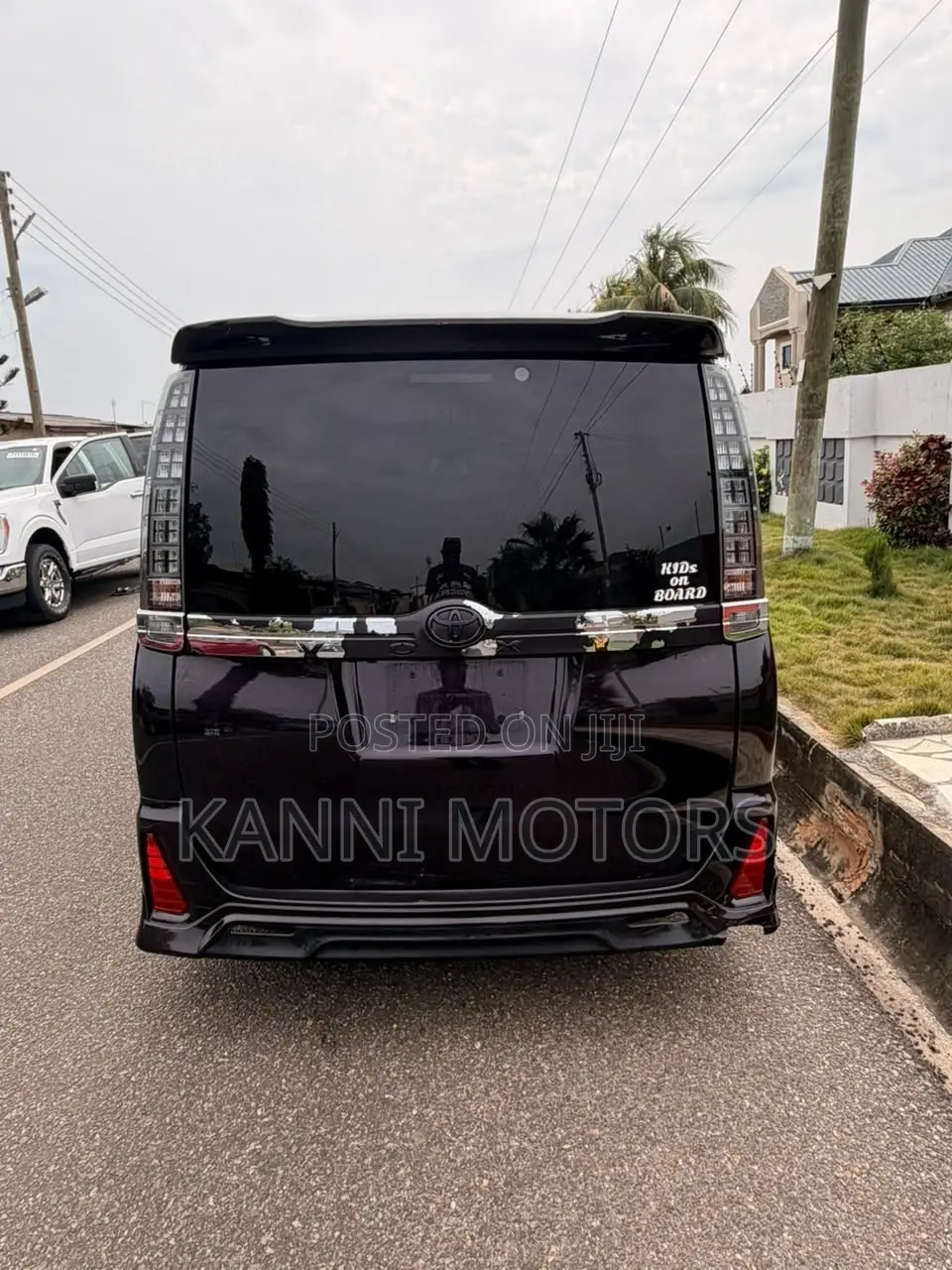 Toyota Voxy X 4WD 8-Seater 2015 Burgundy