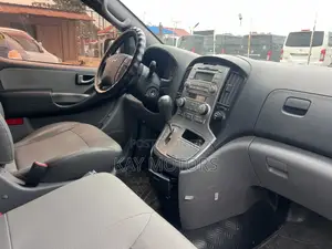 Hyundai Starex 2015 Black