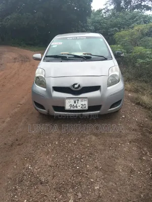 Toyota Vitz 1.5 FWD 3dr 2011 Silver