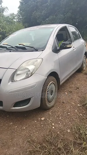 Toyota Vitz 1.5 FWD 3dr 2011 Silver