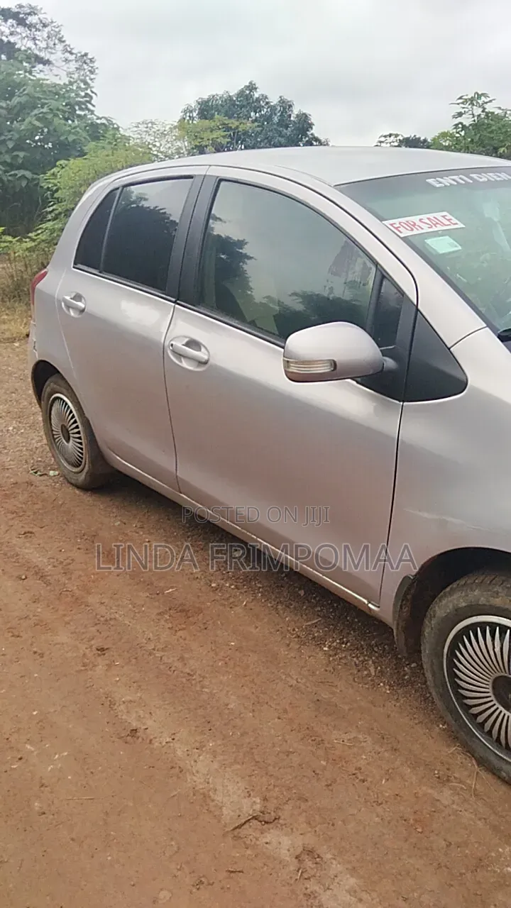 Toyota Vitz 1.5 FWD 3dr 2011 Silver