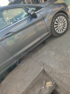 Ford Fiesta SE Hatchback 2011 Gray