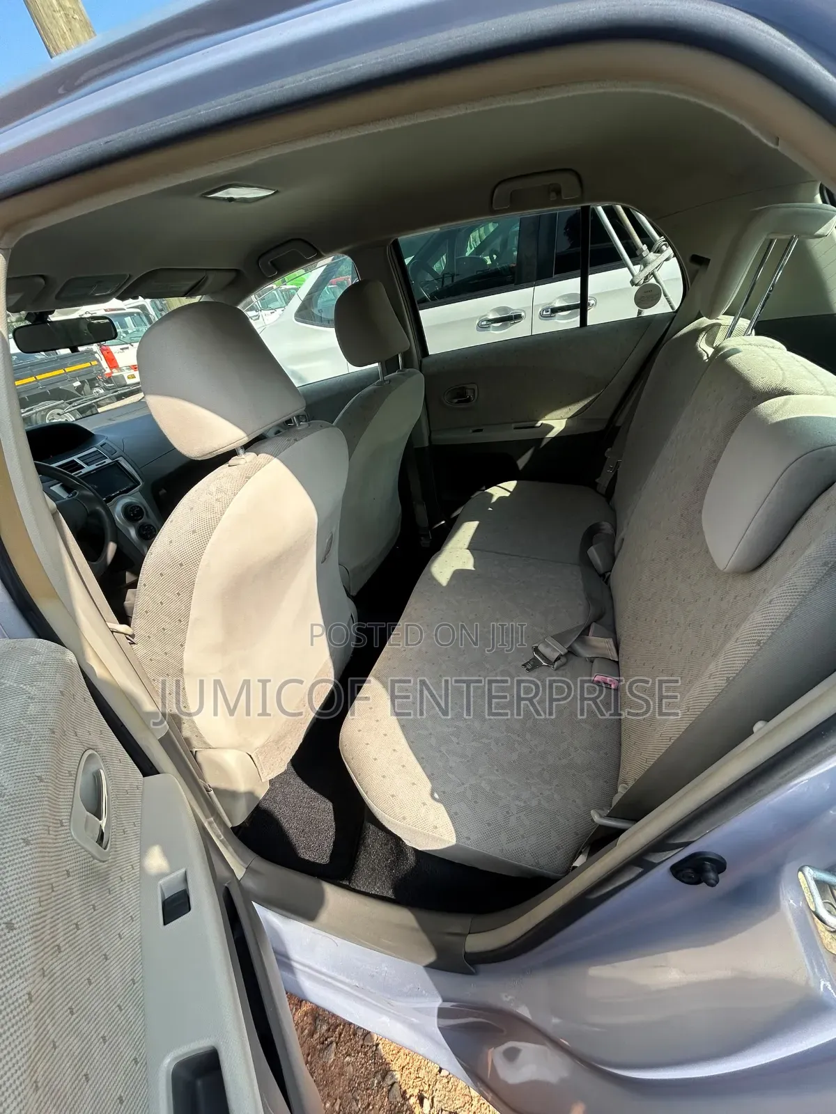 Toyota Vitz 2010 Silver