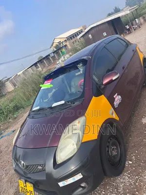 Toyota Vitz 2010 Red