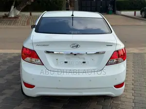 Hyundai Accent GS 4dr Hatchback (1.6L 4cyl 6A) 2014 White