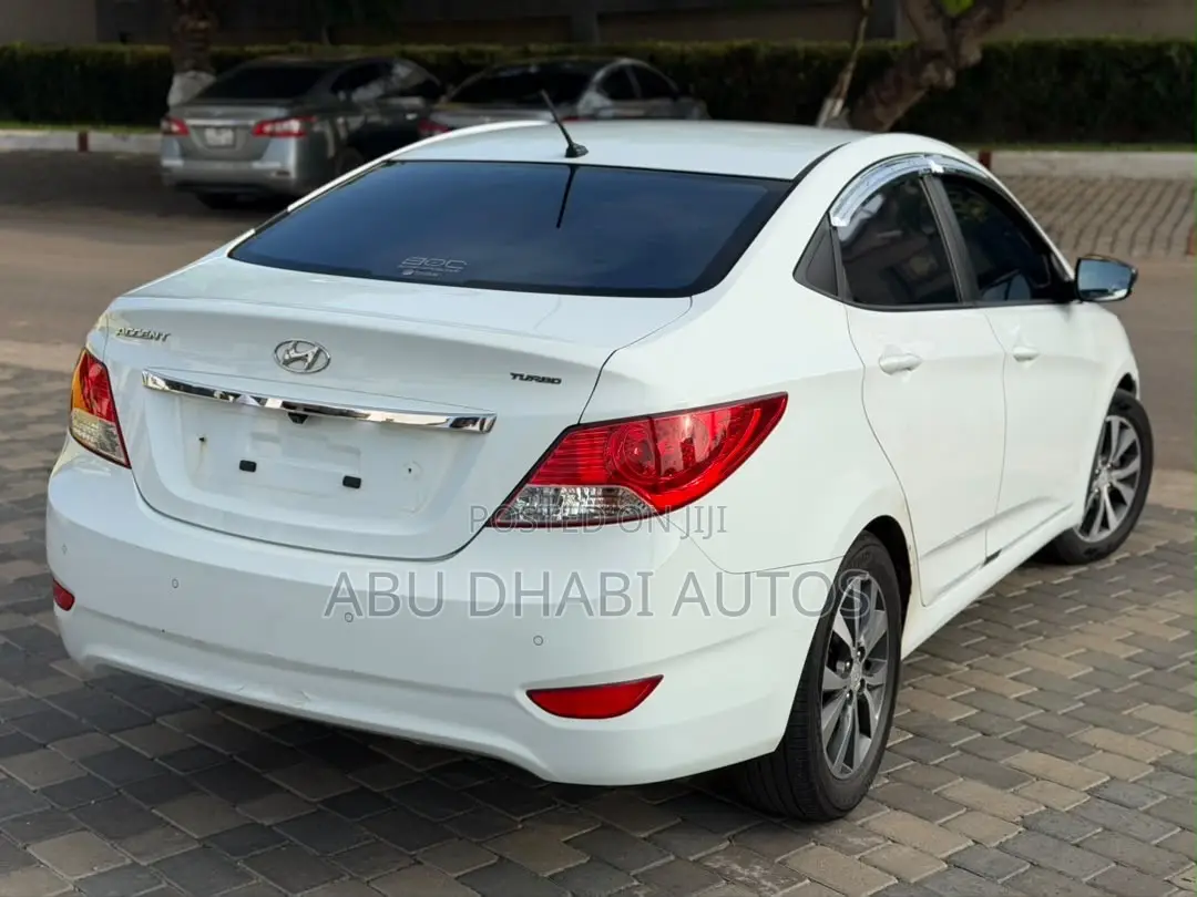 Hyundai Accent GS 4dr Hatchback (1.6L 4cyl 6A) 2014 White