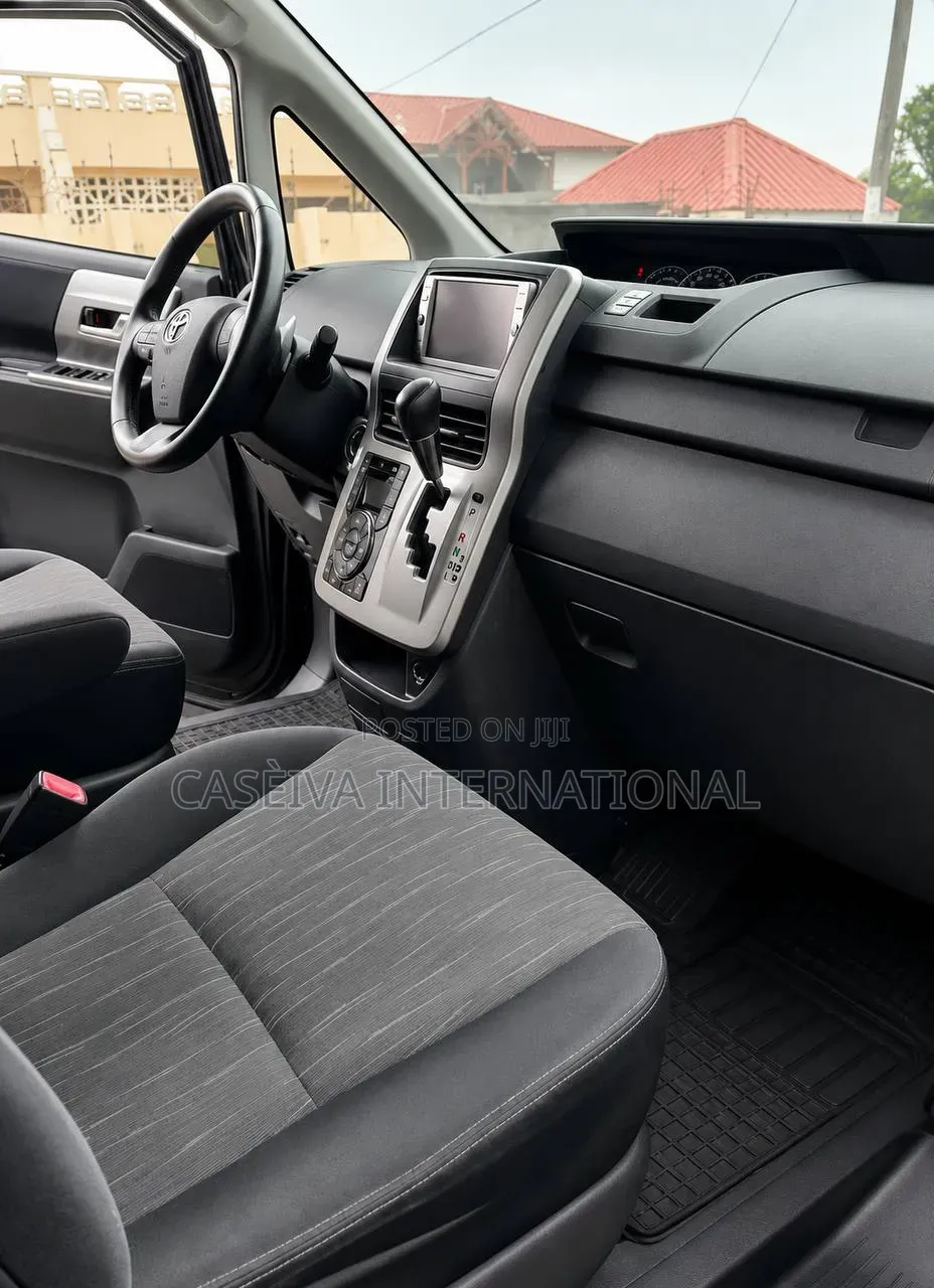Toyota Voxy 2012 Black