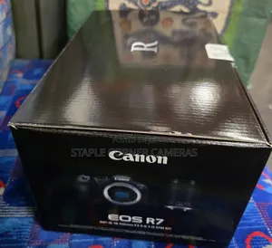 Canon Eos R7 With Rf 18-150mm Lens