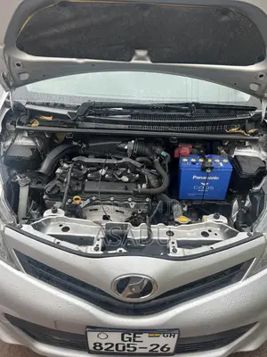 Toyota Vitz 1.3 FWD 5dr 2013 Silver