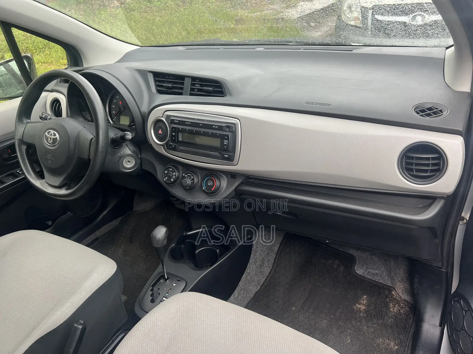 Toyota Vitz 1.3 FWD 5dr 2013 Silver