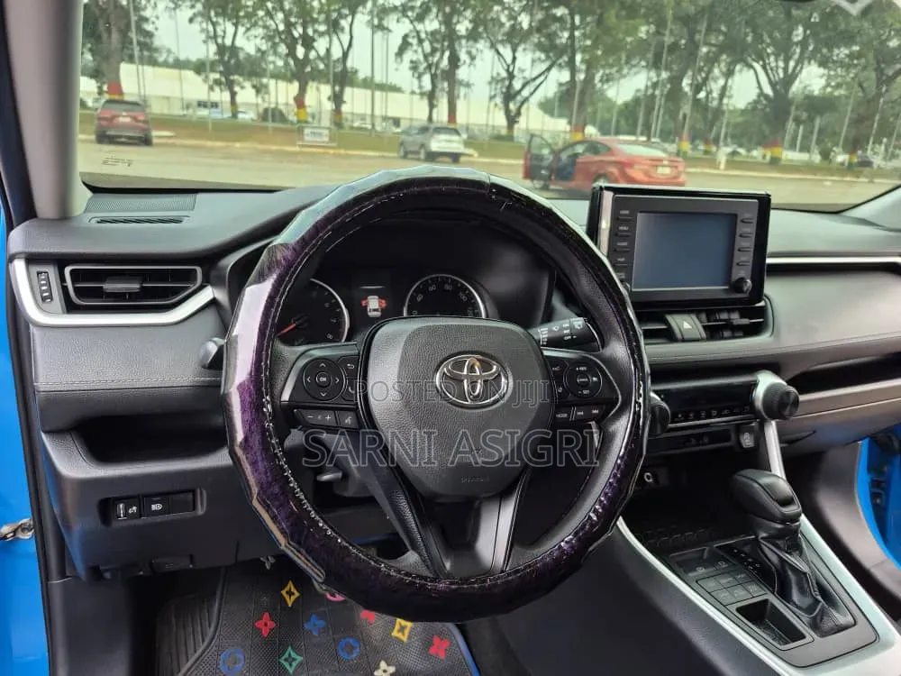 Toyota RAV4 2019 Blue