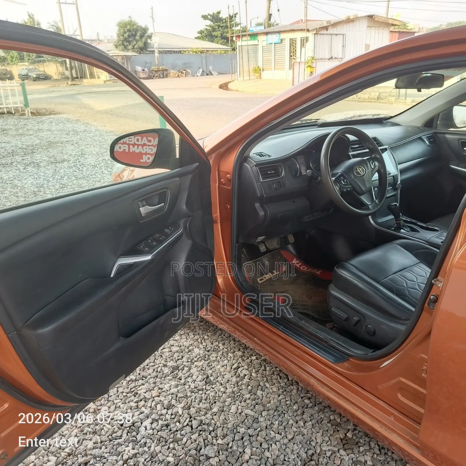 Toyota Camry L 4dr Sedan (2.5L 4cyl 6A) 2014 Gold