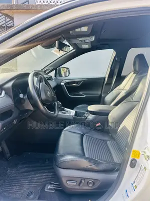 Toyota RAV4 2021 White
