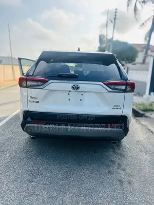 Toyota RAV4 2021 White