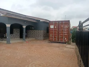 3bdrm House in Tema, Community 25 for sale