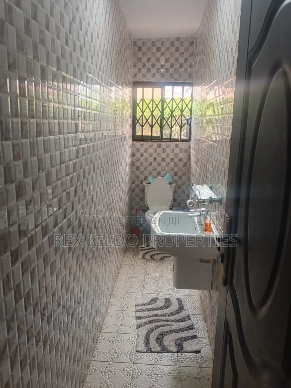 3bdrm House in Tema, Community 25 for sale