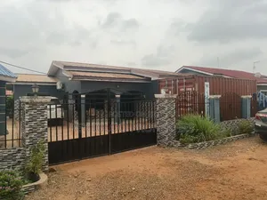 3bdrm House in Tema, Community 25 for sale