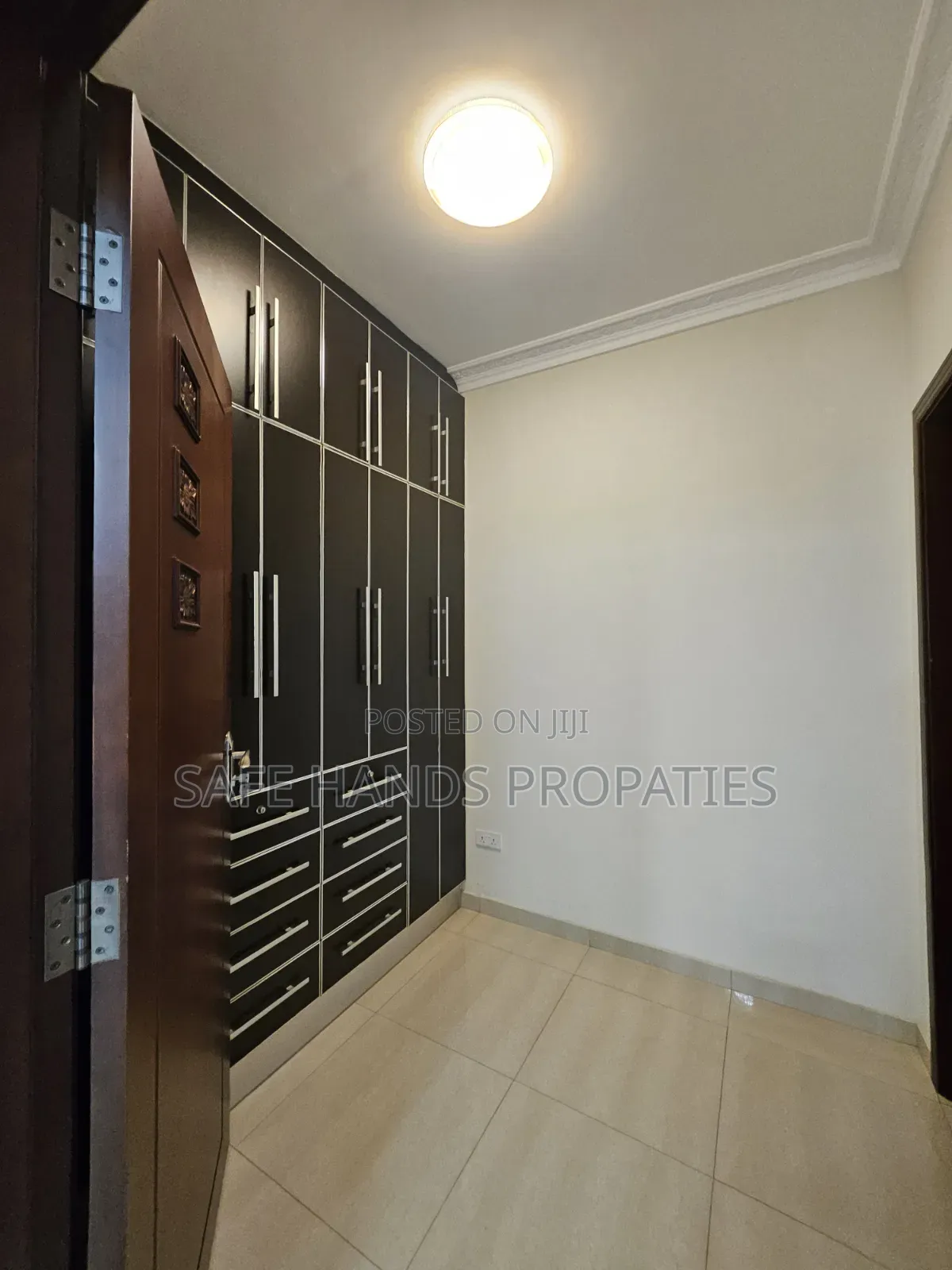 4bdrm Duplex in Accra Metropolitan for rent