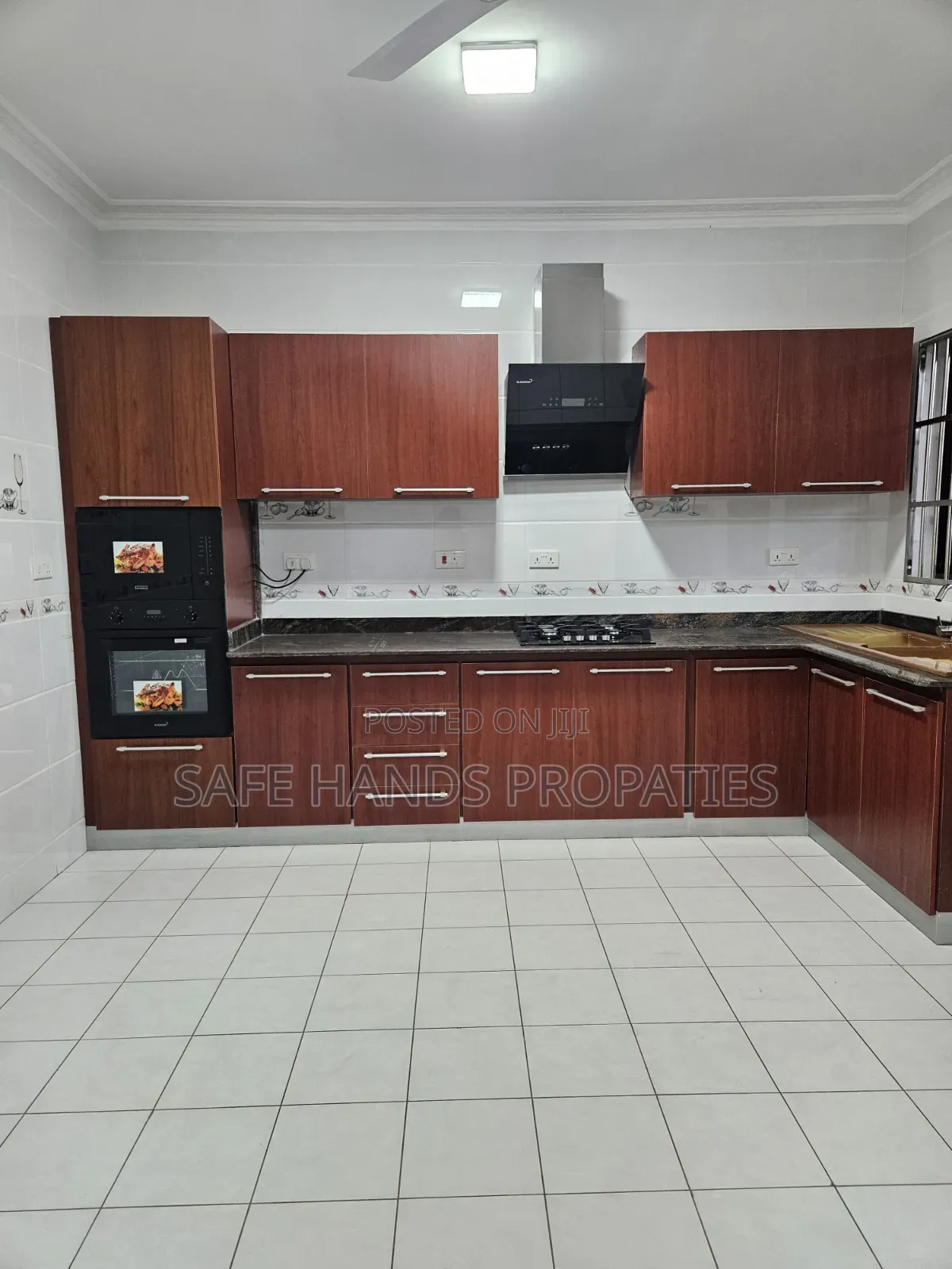 4bdrm Duplex in Accra Metropolitan for rent