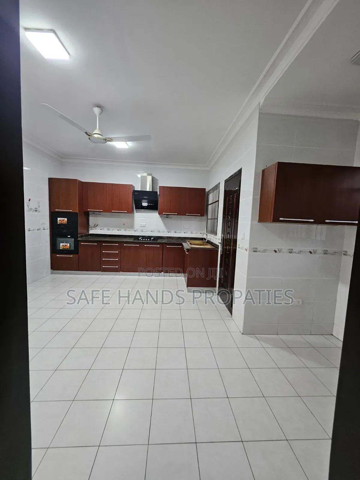 4bdrm Duplex in Accra Metropolitan for rent