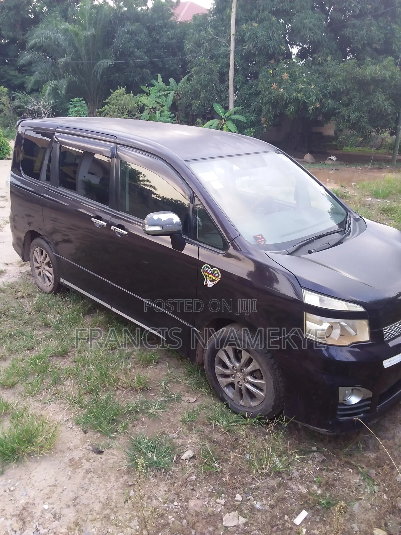 Toyota Voxy 2013