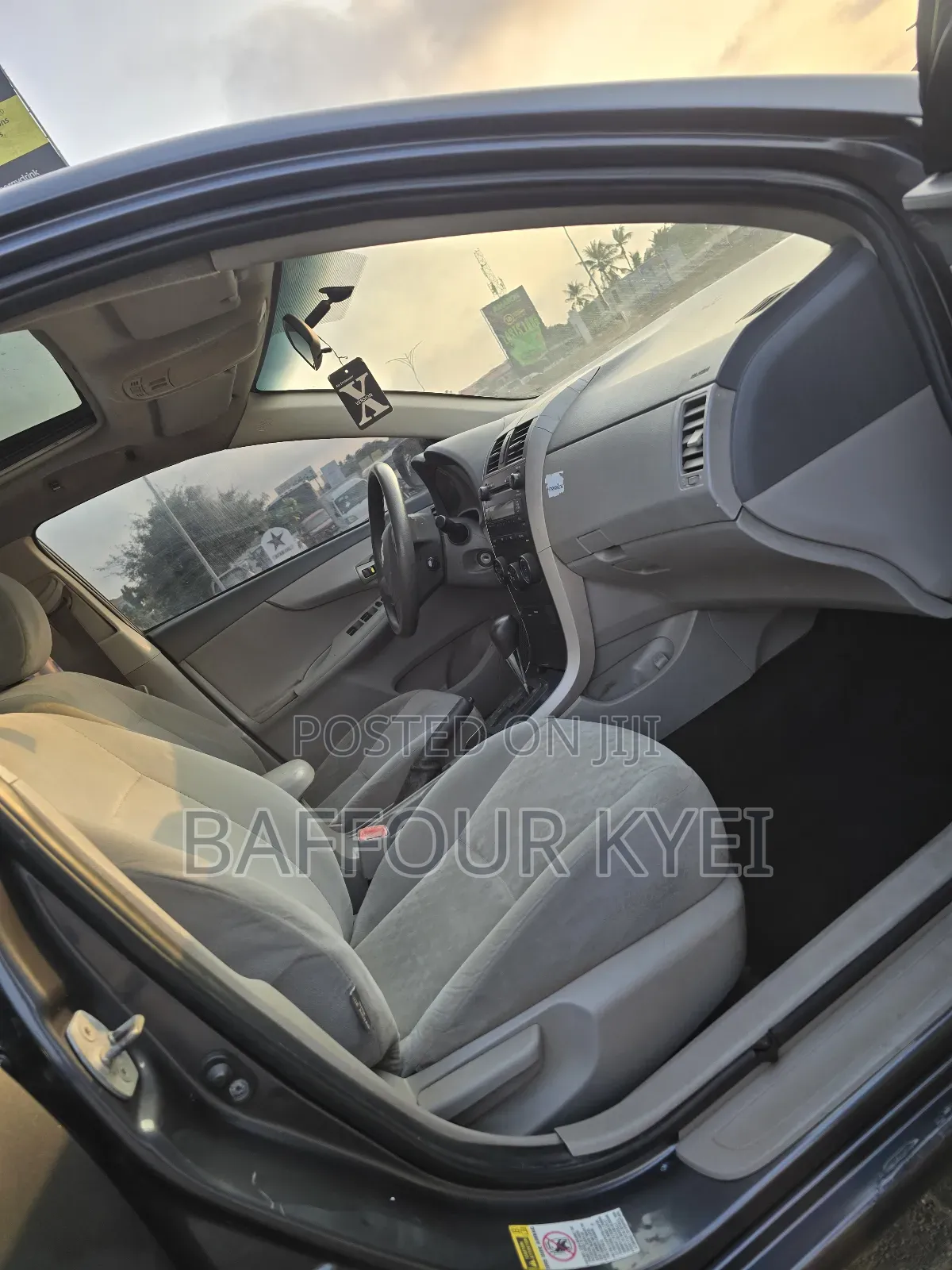 Toyota Corolla LE 4dr Sedan (1.8L 4cyl 4A) 2010 Gray