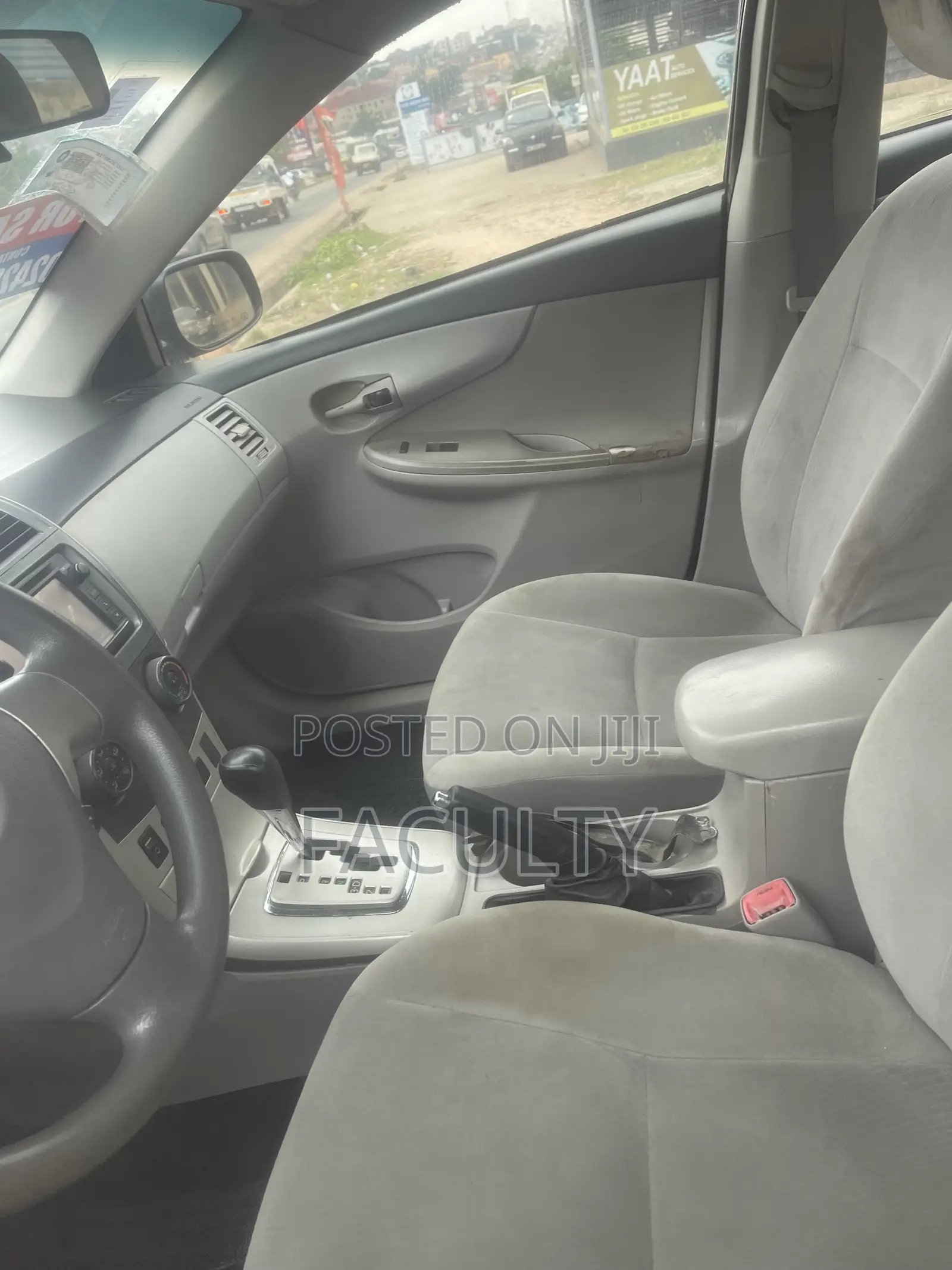 Toyota Corolla LE 4dr Sedan (1.8L 4cyl 4A) 2012 Gray