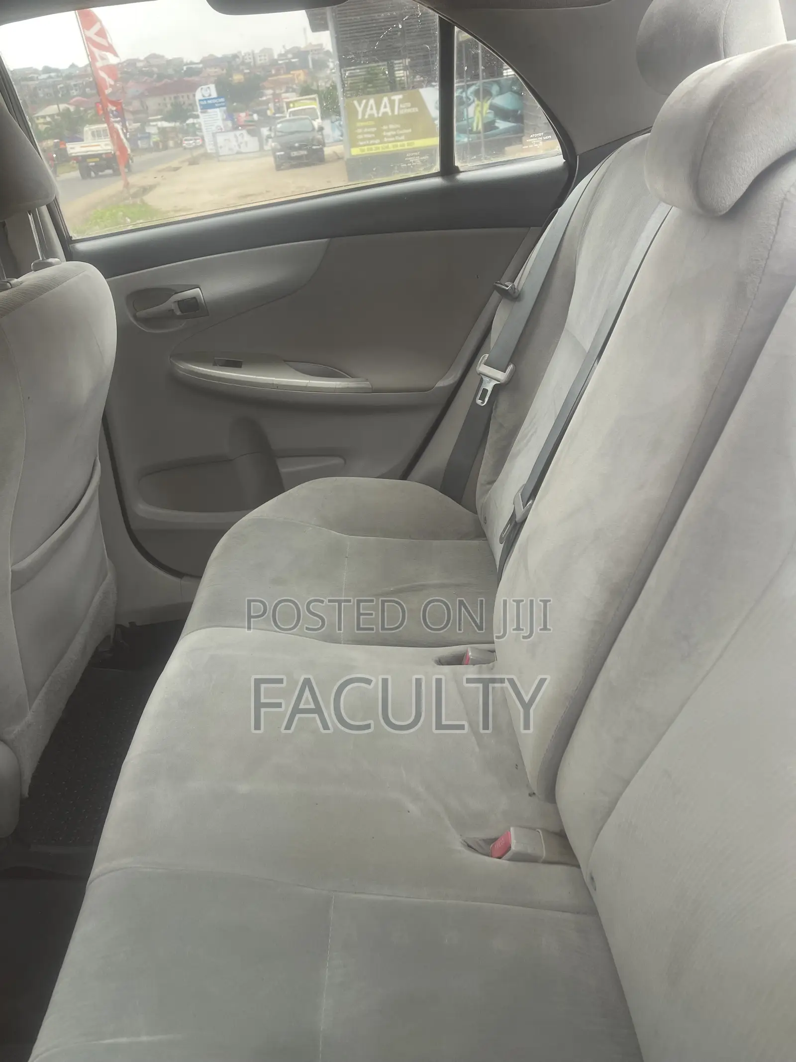 Toyota Corolla LE 4dr Sedan (1.8L 4cyl 4A) 2012 Gray