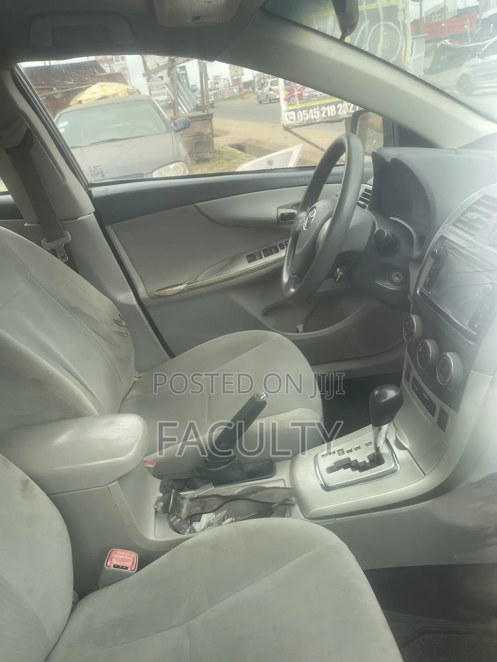 Toyota Corolla LE 4dr Sedan (1.8L 4cyl 4A) 2012 Gray