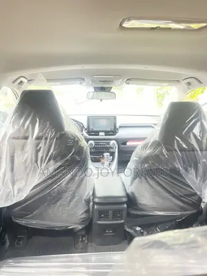 Toyota RAV4 XLE 2021 Silver