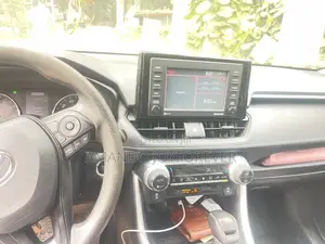 Toyota RAV4 XLE 2021 Silver