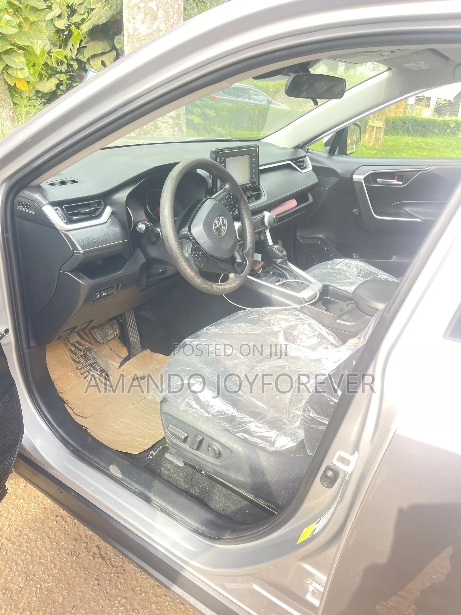 Toyota RAV4 XLE 2021 Silver
