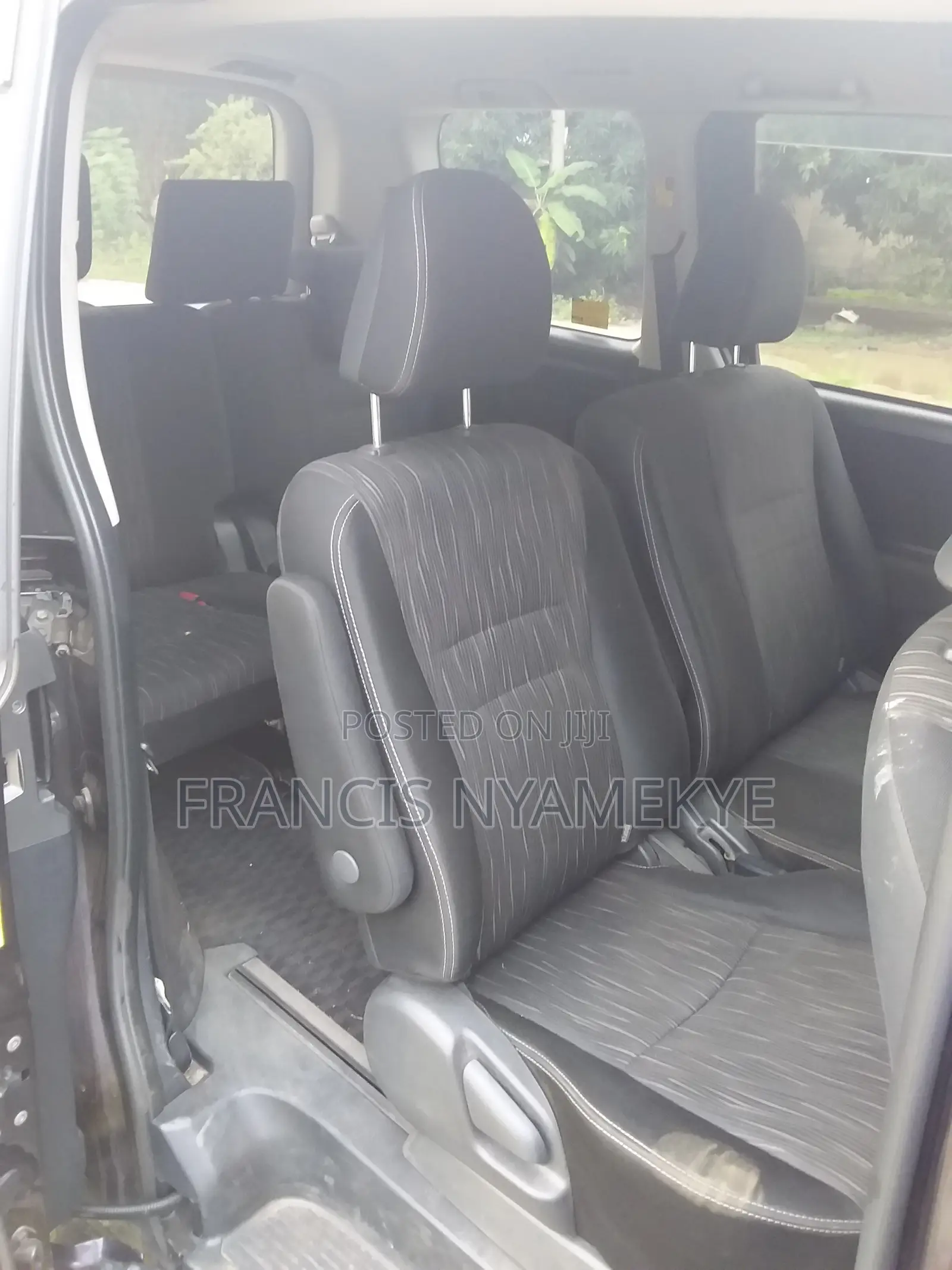 Toyota Voxy 2013