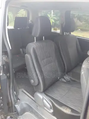Toyota Voxy 2013