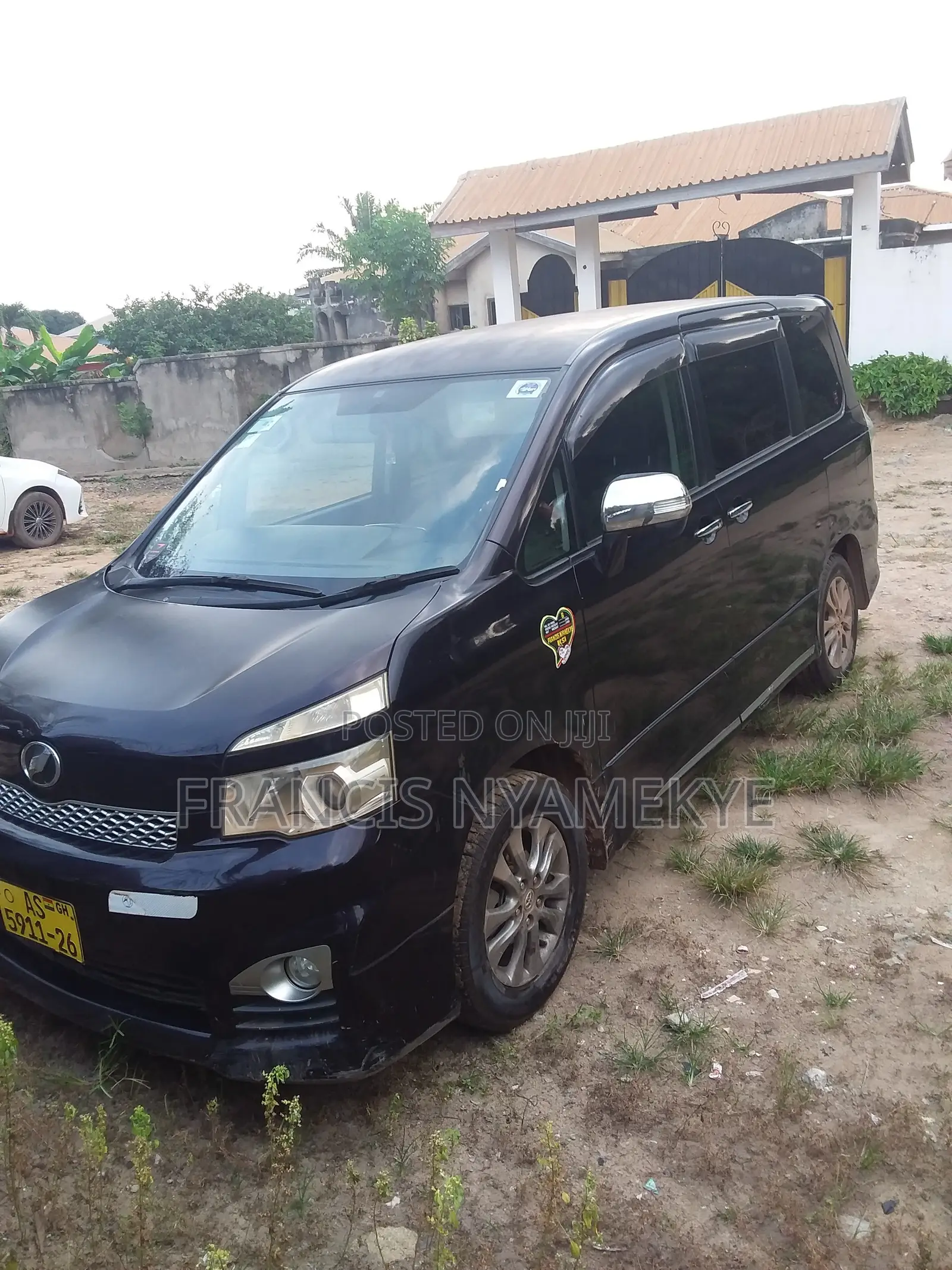 Toyota Voxy 2013