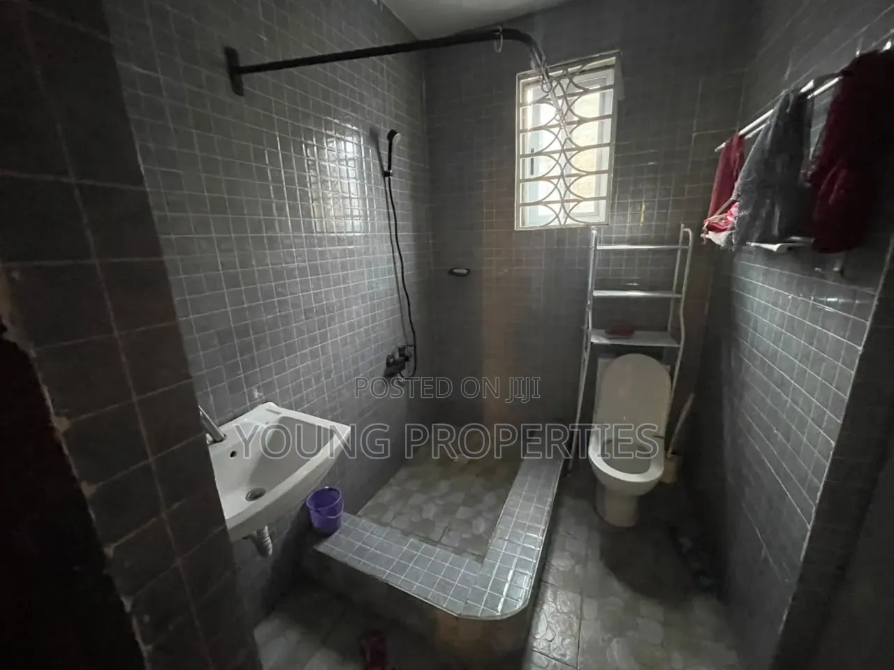 2bdrm Apartment in Onyinase, Abrantie for rent