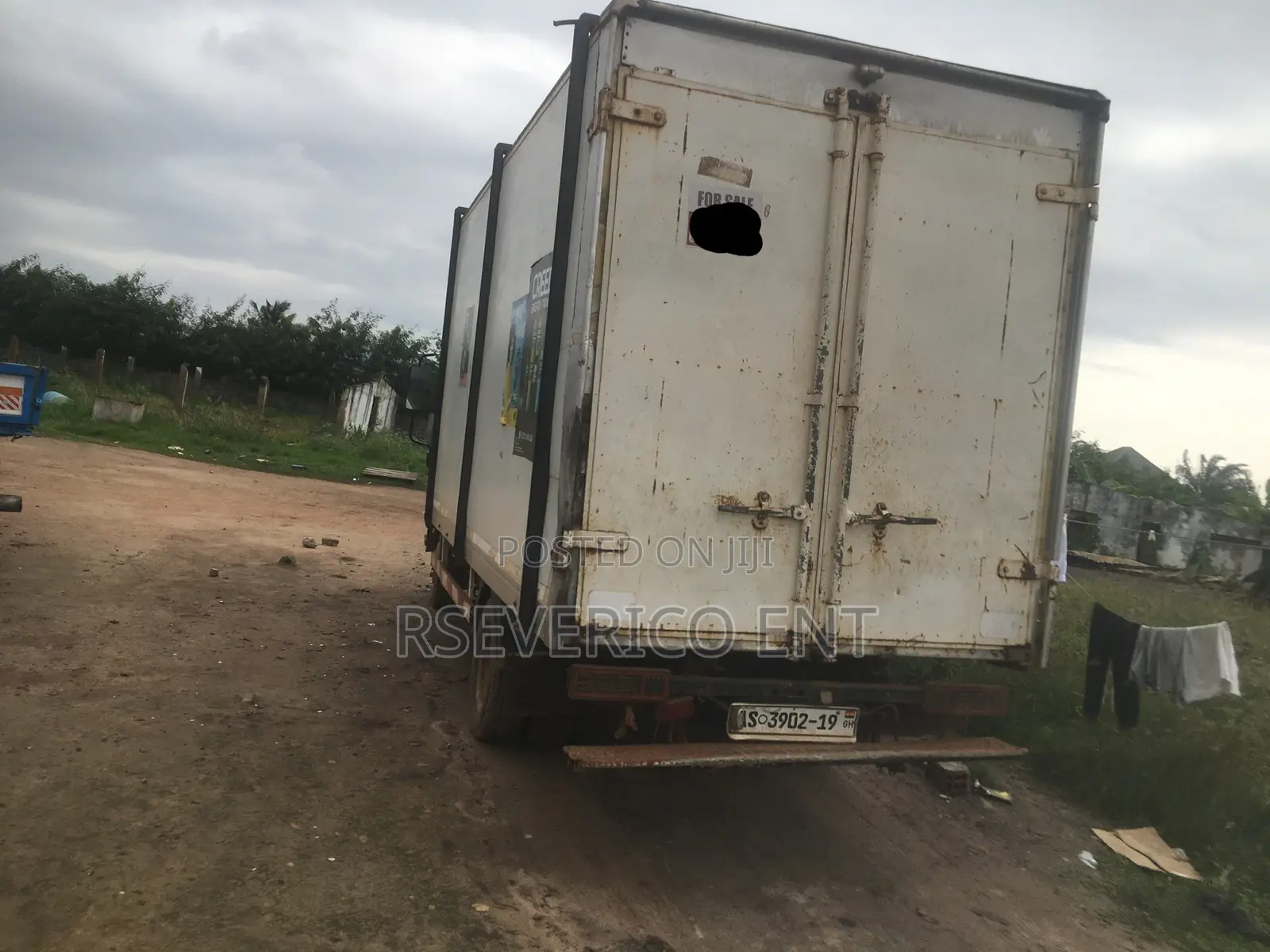 Isuzu Cargo Truck Strong for the Road